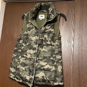 Camo puffer vest